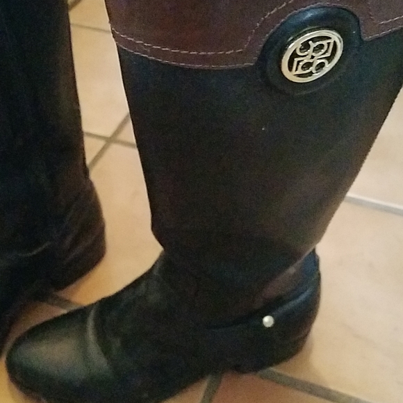 Brown and black tall boots - Picture 6 of 8